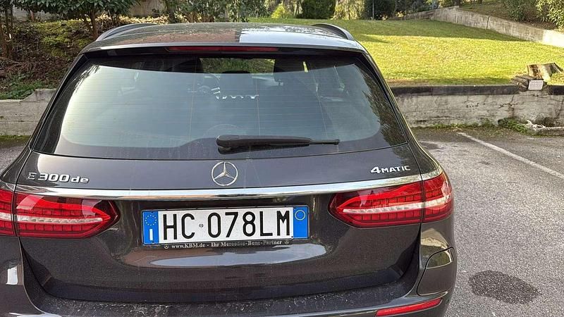 Usata Mercedes E300 Premium Plus 194 CV (142 kW) 2022 Grigio Station wagon