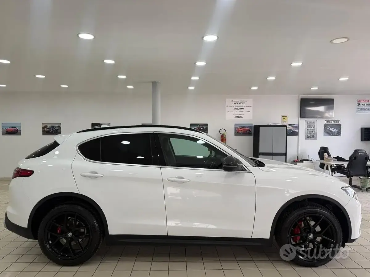 Usata Alfa Romeo Stelvio Business 209 CV (153 kW) 2020 Bianco SUV