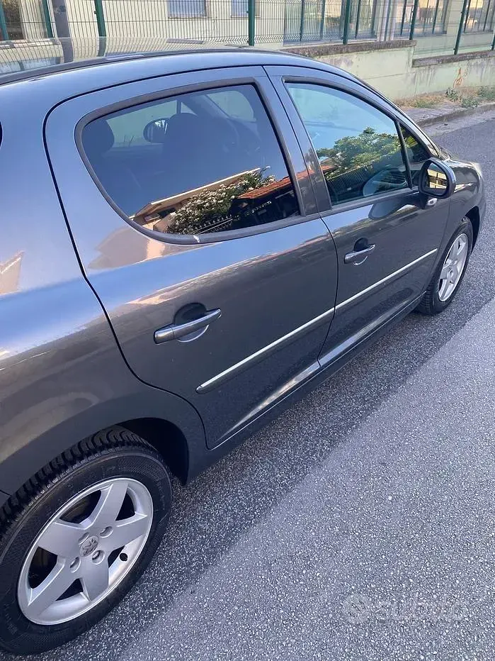 Usata Peugeot 207 68 CV (50 kW) 2011 Grigio Berlina