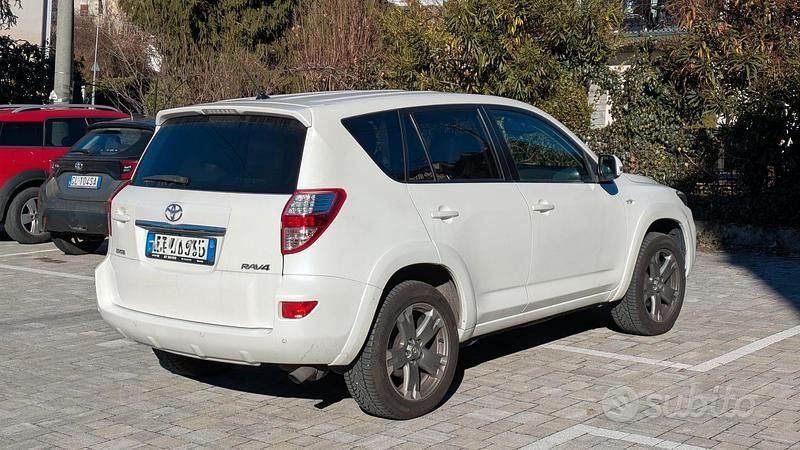 Usata Toyota RAV4 150 CV (110 kW) 2011 Bianco SUV