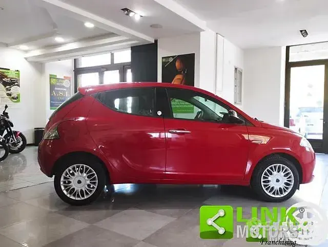 Usata Lancia Ypsilon Gold 69 CV (50 kW) 2016 Rosso Utilitaria
