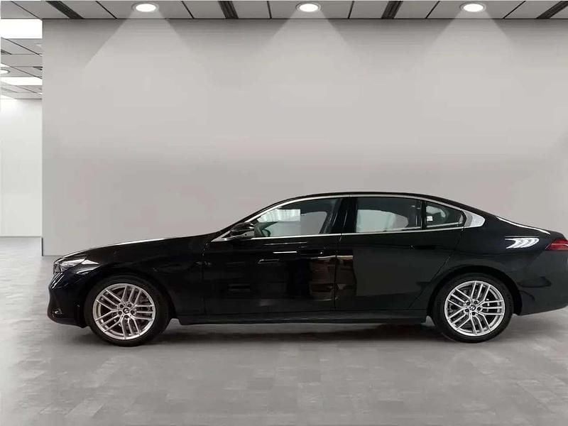 Usata BMW 520 Luxury Line 190 CV (139 kW) 2024 Nero zaffiro Berlina
