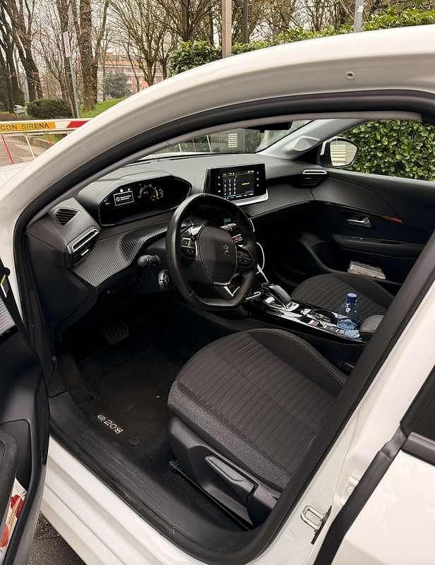 Usata Peugeot 208 Allure 56 kW (77 CV) 2021 Bianco Utilitaria