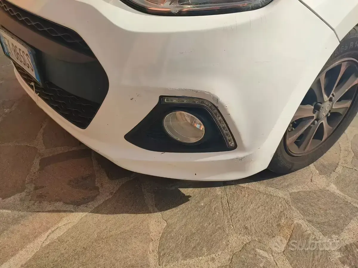 Usata Hyundai i10 Edition 66 CV (48 kW) 2015 Bianco Utilitaria