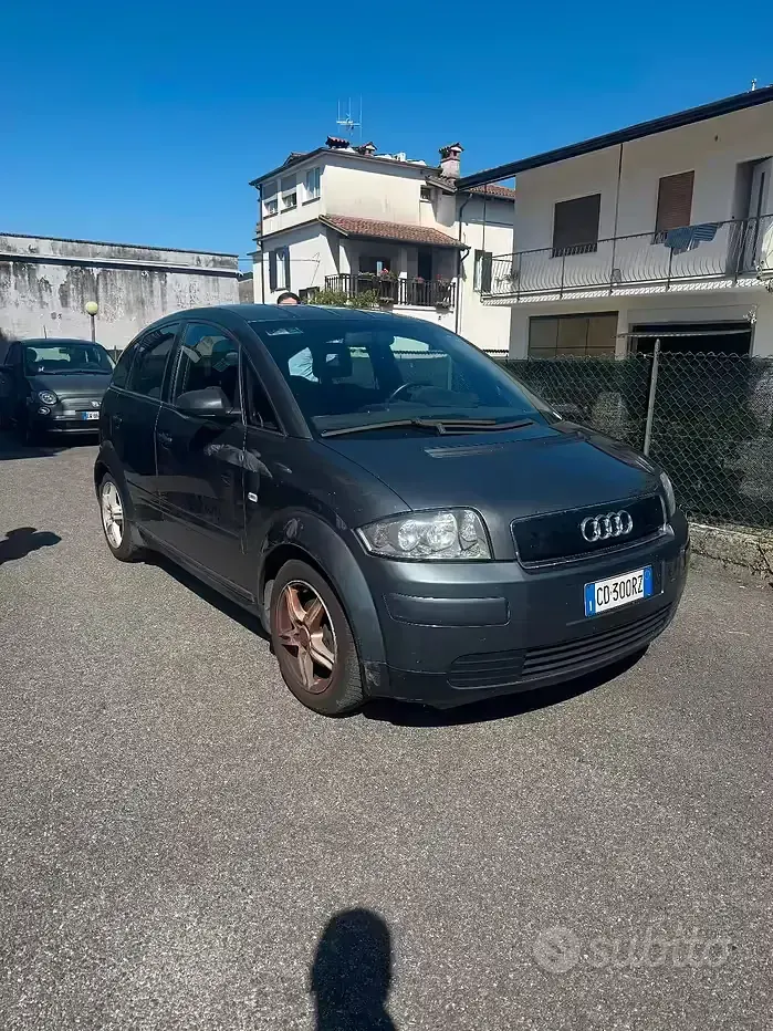 Usata Audi A2 75 CV (55 kW) 2002 Grigio Utilitaria