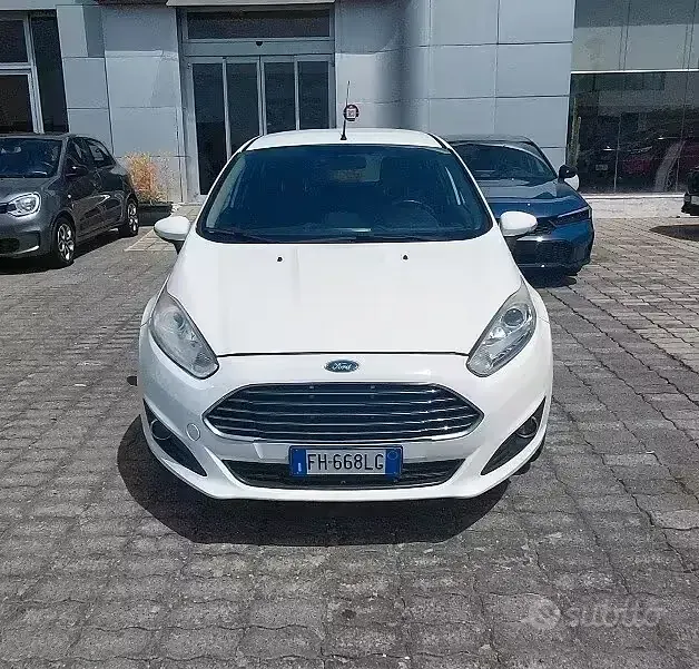 Usata Ford Fiesta Business Edition 75 CV (55 kW) 2017 Bianco Utilitaria