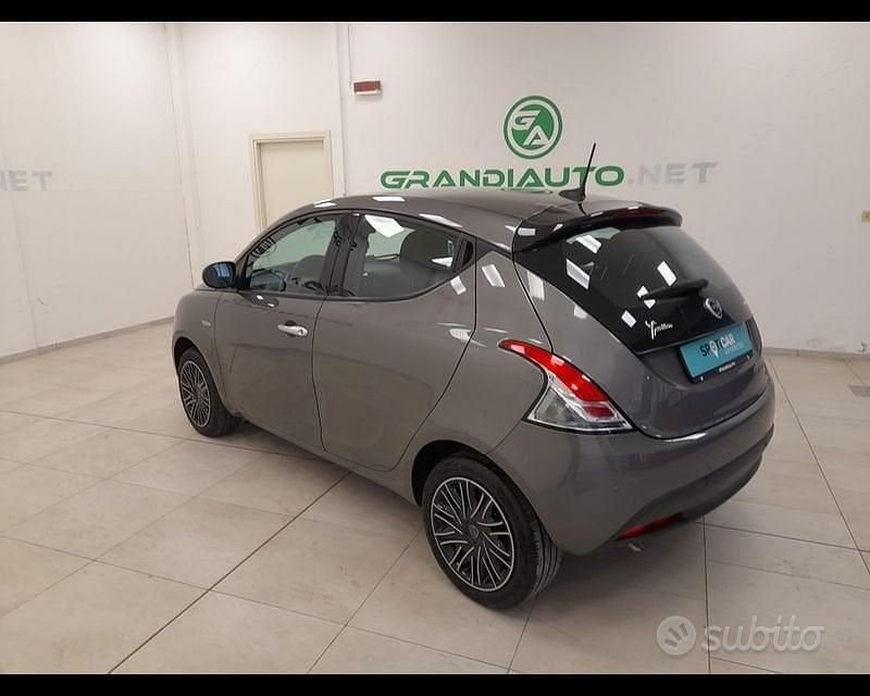 Usata Lancia Ypsilon Silver 70 CV (51 kW) 2023 Grigio Utilitaria