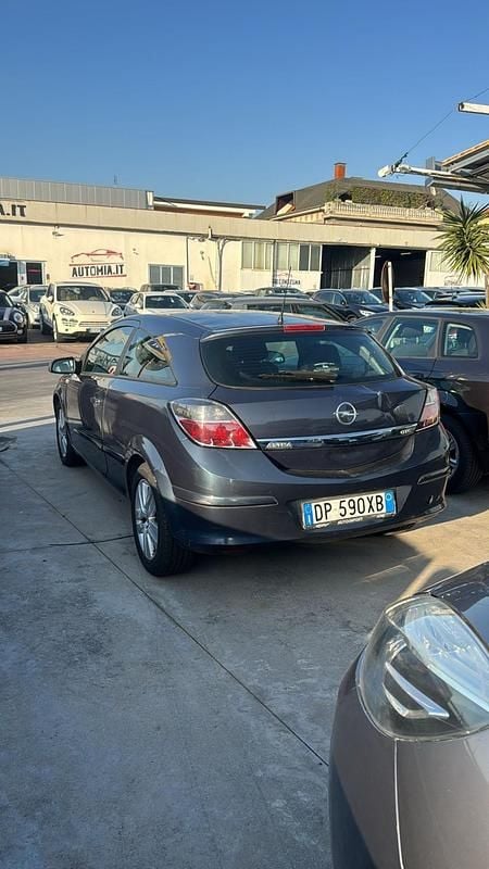 Usata Opel Astra GTC Enjoy 90 CV (66 kW) 2009 Grigio Berlina