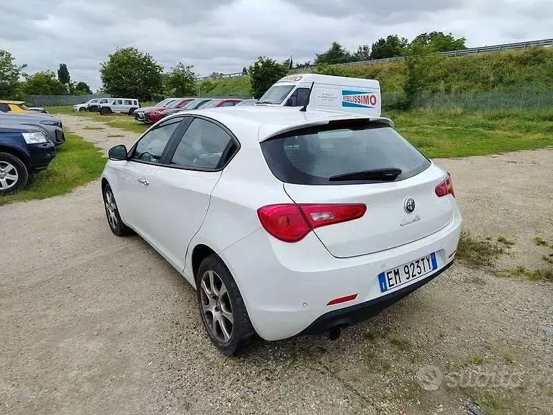 Usata Alfa Romeo Giulietta Progression 105 CV (77 kW) 2012 Bianco Utilitaria
