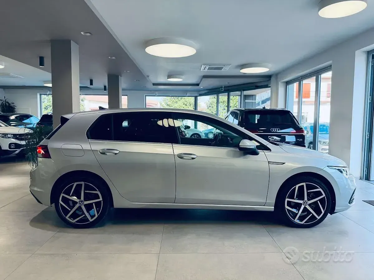 Occasion VW Golf VIII Style 117 ch (86 kW) 2022 Argent Berline