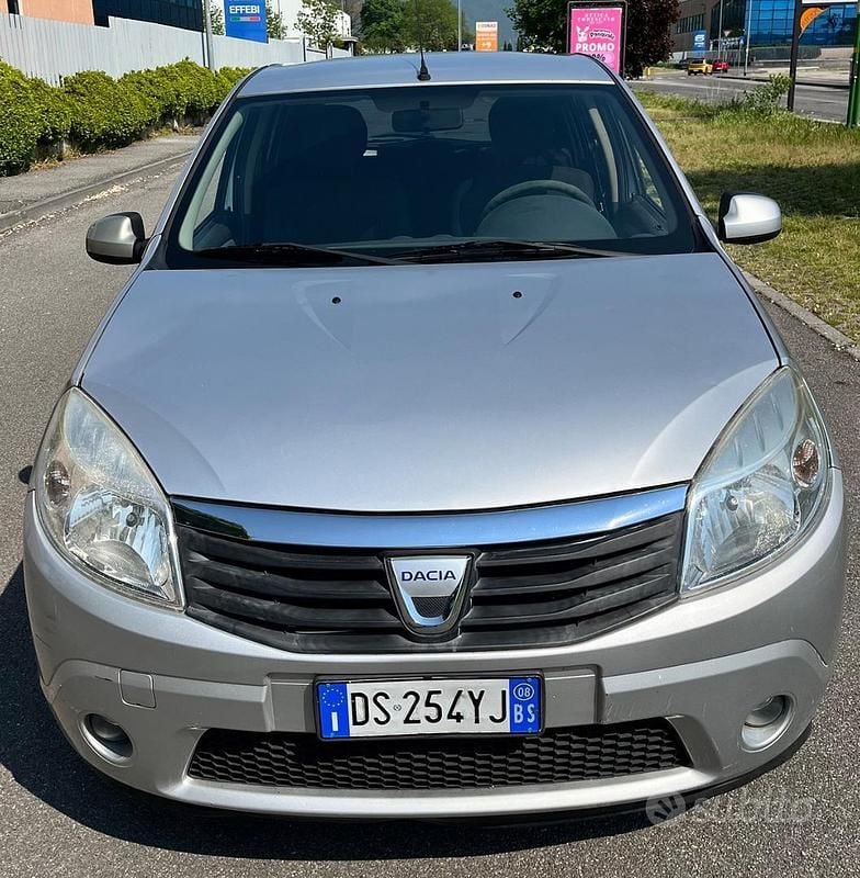 Usata Dacia Sandero 75 CV (55 kW) 2008 Grigio Monovolume