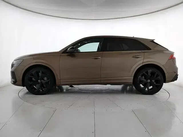 Usata Audi Q8 Comfort 600 CV (441 kW) 2022 Colore carrozzeria personalizzato audi exclusive SUV