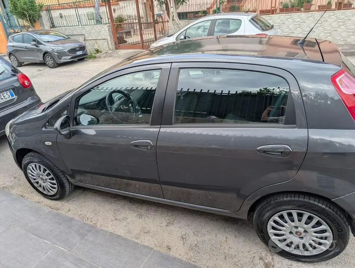 Usata Fiat Grande Punto 77 CV (56 kW) 2009 Grigio Utilitaria