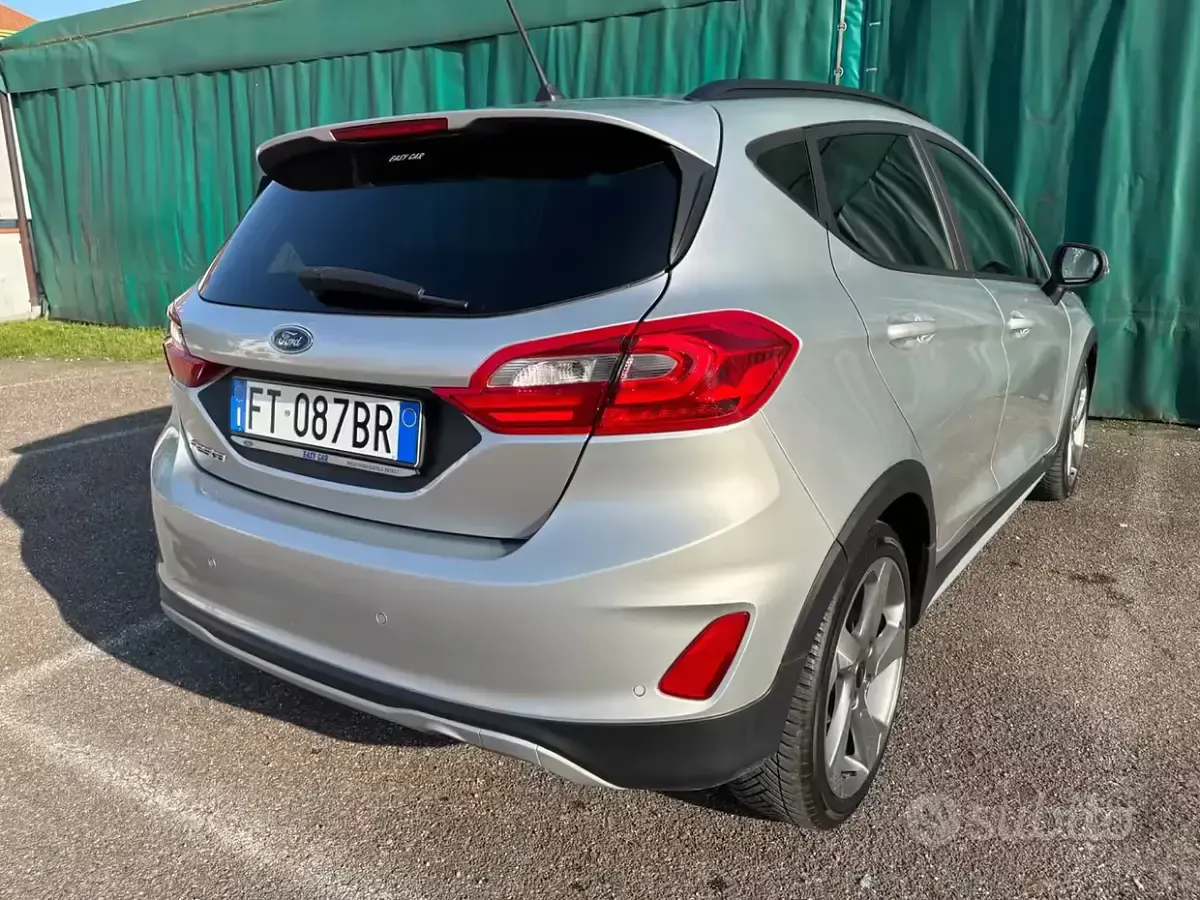 Usado Ford Fiesta 86 HP (63 kW) 2019 Cinzento Citadino