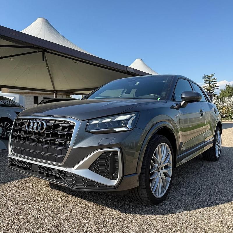 Usata Audi Q2 150 CV (110 kW) 2025 Grigio SUV