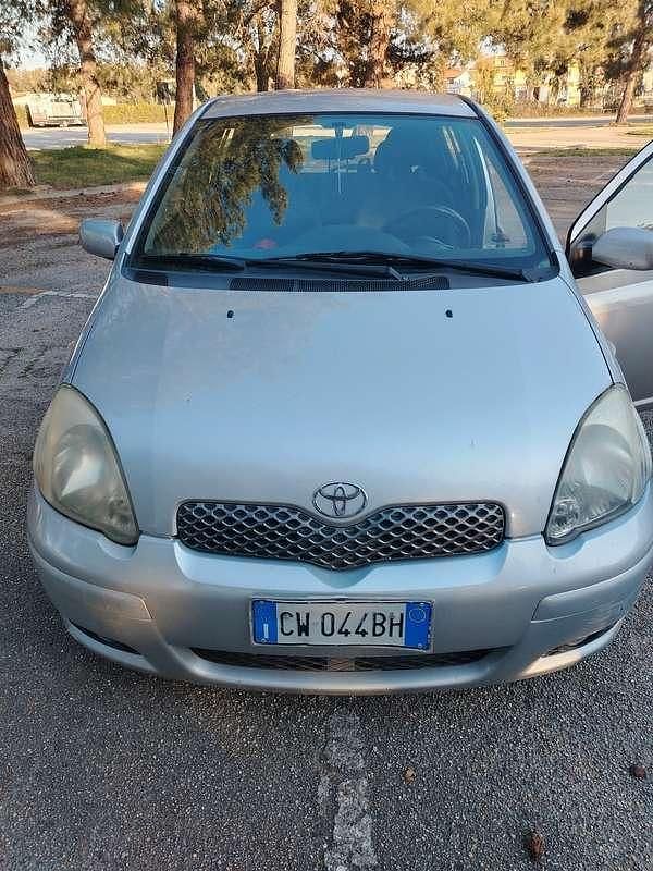 Usata Toyota Yaris 65 CV (47 kW) 2005 Grigio Utilitaria