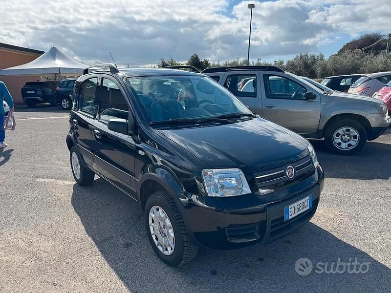 Usata Fiat Panda 4x4 70 CV (51 kW) 2010 Nero Utilitaria
