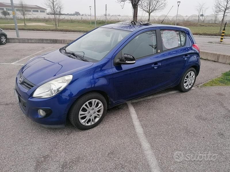 Usata Hyundai i20 78 CV (57 kW) 2011 Blu Utilitaria