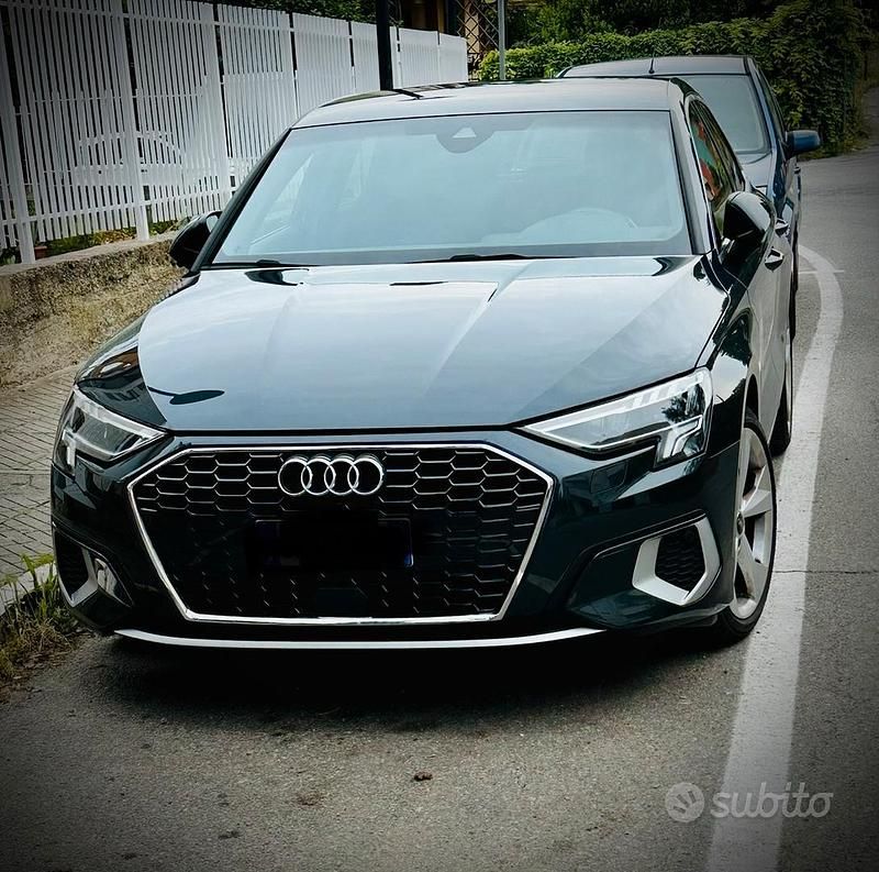 Grigio Usata 2023 Audi A3 Tre volumi | 28.000 € (Buon prezzo) - Immagine 1/4