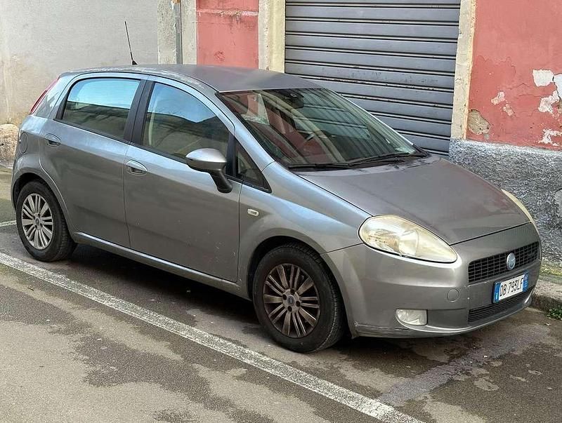 Usata Fiat Grande Punto Emotion 90 CV (66 kW) 2006 Grigio Utilitaria