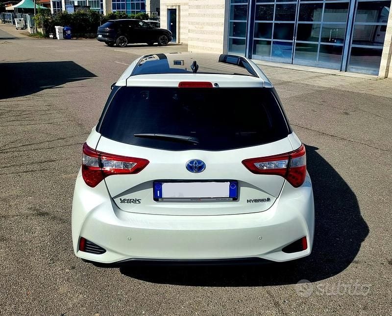 Usata Toyota Yaris Hybrid Edition 73 CV (53 kW) 2019 Bianco Berlina