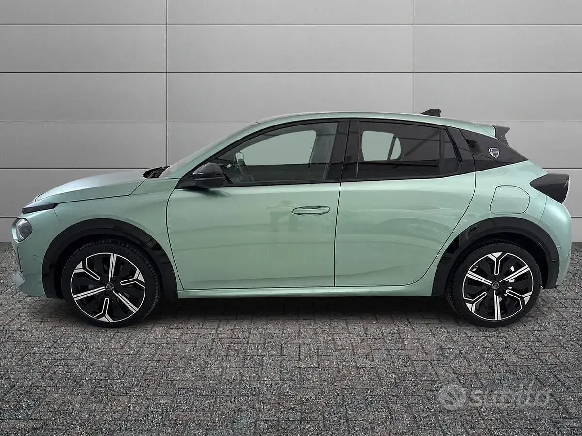 Usata Lancia Ypsilon 101 CV (74 kW) 2025 Verde Utilitaria