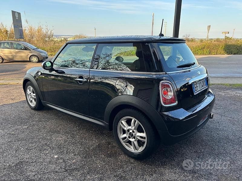 Usata Mini Cooper D 89 CV (65 kW) 2011 Blu Utilitaria