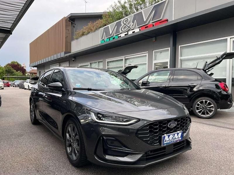 Grigio Usata 2024 Ford Focus ST-Line Tre volumi | 19.400 € (Ottimo prezzo) - Immagine 1/4