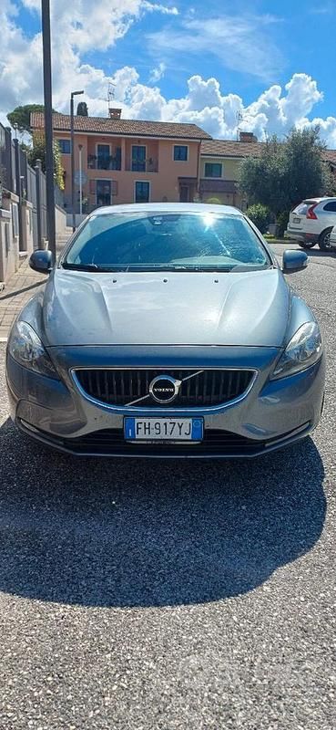 Grigio Usata 2017 Volvo V40 Station wagon | 8000 € (Buon prezzo) - Immagine 1/4