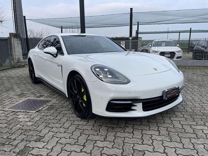 Usata Porsche Panamera 330 CV (242 kW) 2019 Bianco Berlina