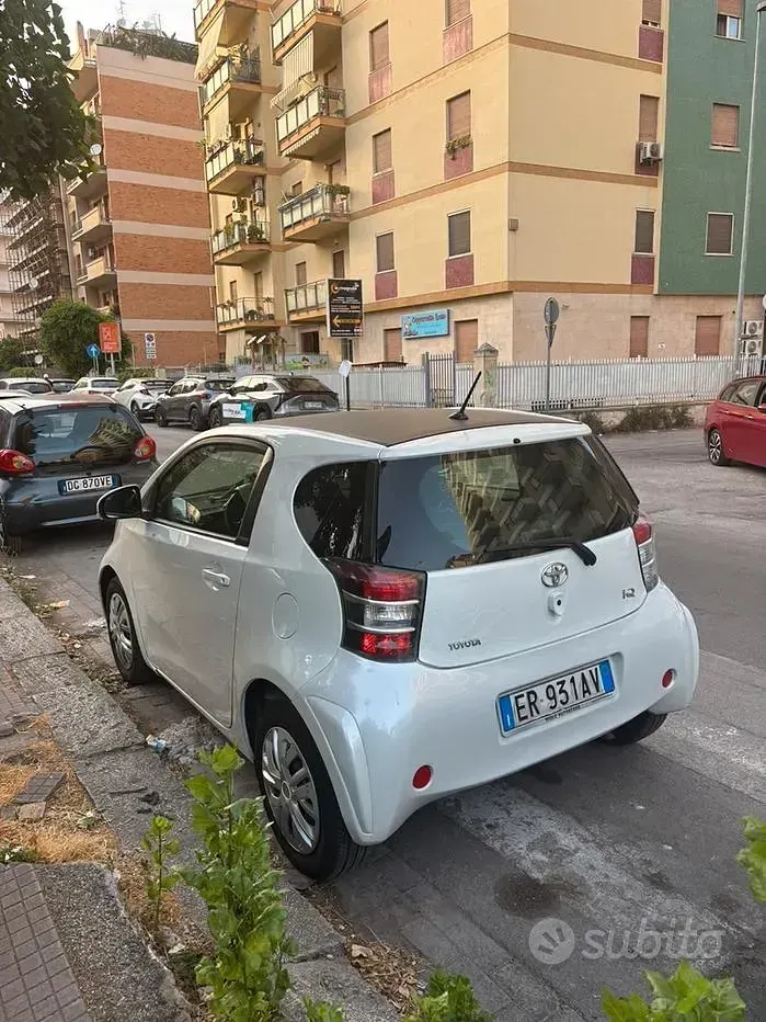 Usata Toyota iQ Active 68 CV (50 kW) 2013 Bianco Utilitaria