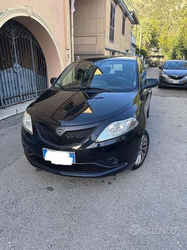 Usata Lancia Ypsilon Gold 69 CV (50 kW) 2015 Nero Utilitaria