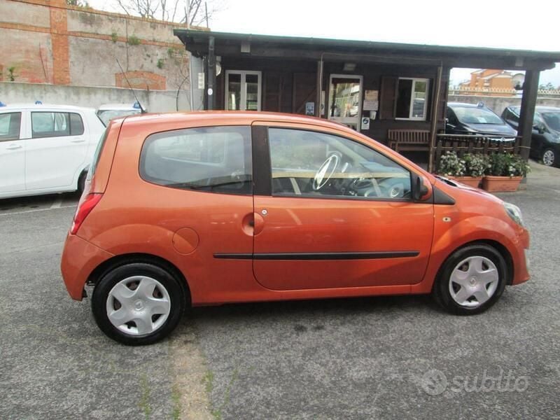 Usata Renault Twingo Initiale 76 CV (55 kW) 2008 Orange metallizzato Utilitaria