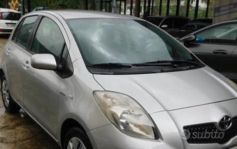 Usata Toyota Yaris 90 CV (66 kW) 2008 Grigio Utilitaria