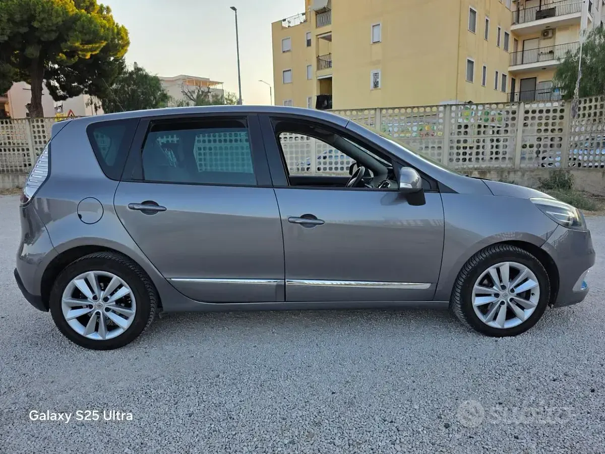 Usata Renault Scénic III Bose Edition 131 CV (96 kW) 2012 Grigio Monovolume