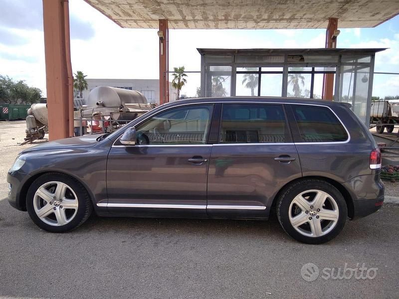 Usata VW Touareg 240 CV (176 kW) 2007 Grigio SUV