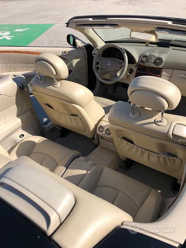 Usata Mercedes CLK320 218 CV (160 kW) 2004 Nero Cabrio