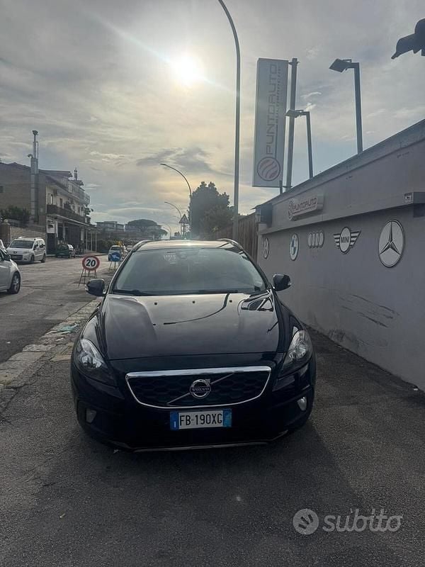 Usata Volvo V40 CC Summum 115 CV (84 kW) 2015 Nero Station wagon