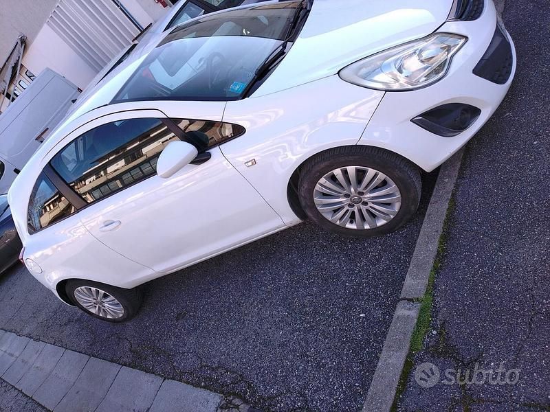 Usata Opel Corsa 75 CV (55 kW) 2012 Bianco Berlina
