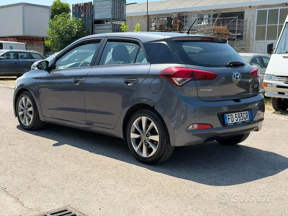 Usata Hyundai i20 Style 84 CV (61 kW) 2016 Grigio Berlina