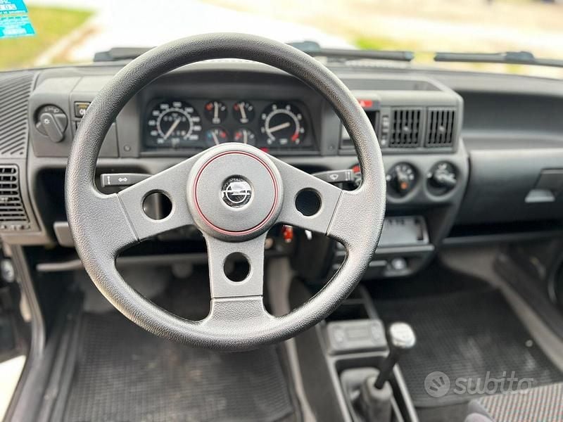 Usata Opel Corsa 108 CV (79 kW) 1993 Grigio Berlina