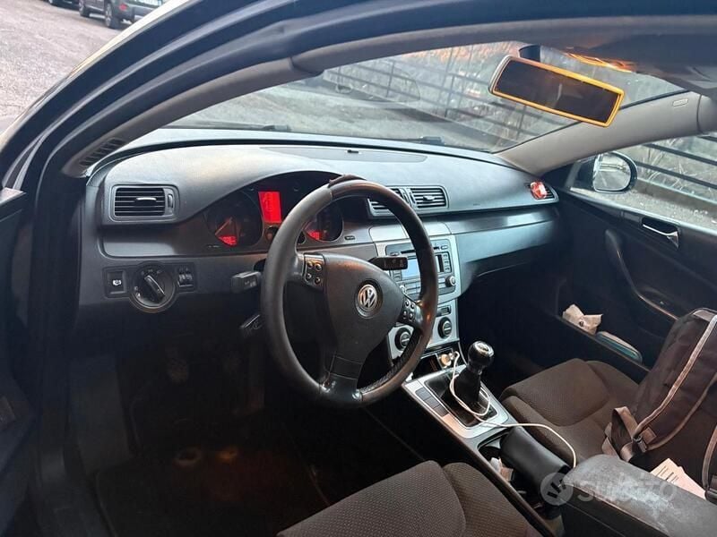 Usata VW Passat 105 CV (77 kW) 2005 Nero Station wagon