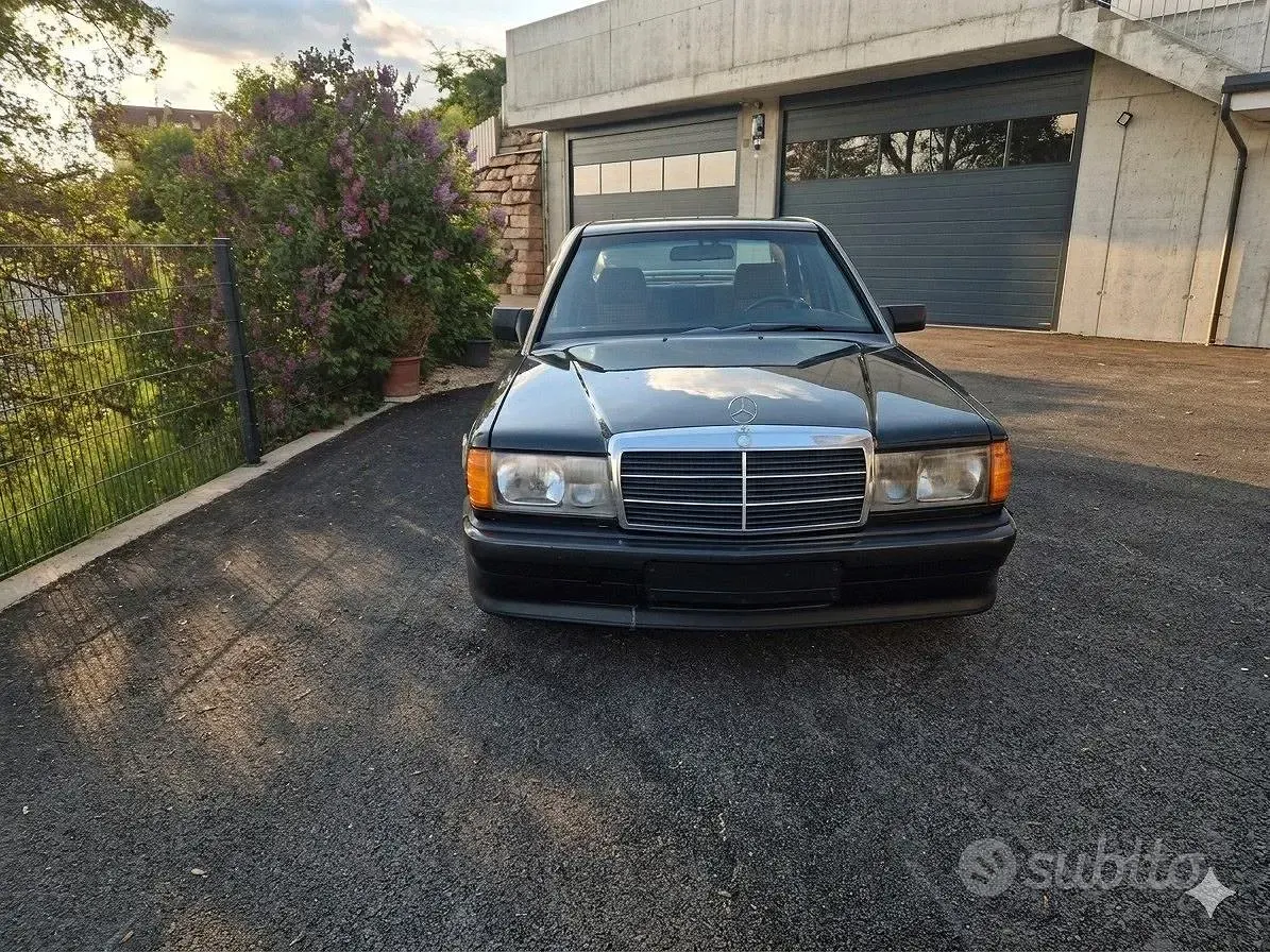 Usata Mercedes 190 Sportline 126 CV (92 kW) 1990 Nero Berlina