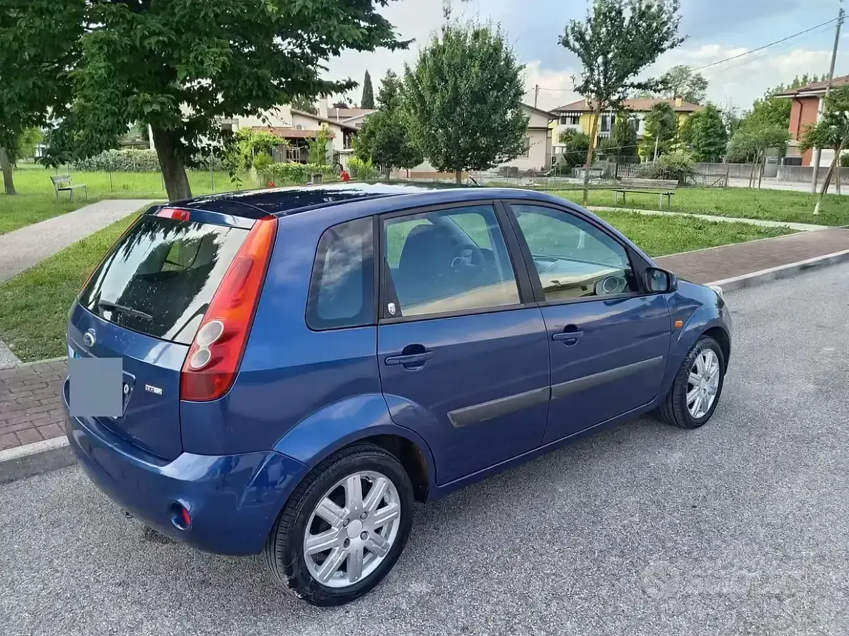 Usata Ford Fiesta 68 CV (50 kW) 2008 Blu Utilitaria