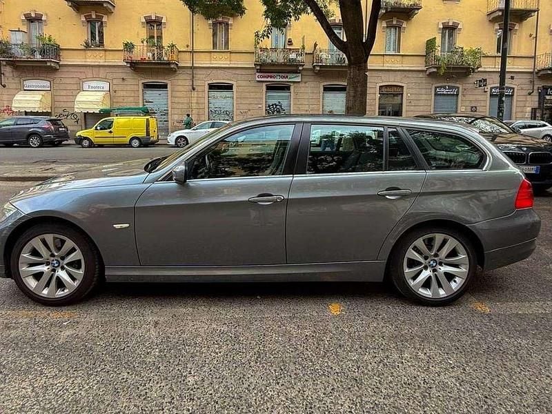 Usata BMW 318 143 CV (105 kW) 2011 Grigio Station wagon