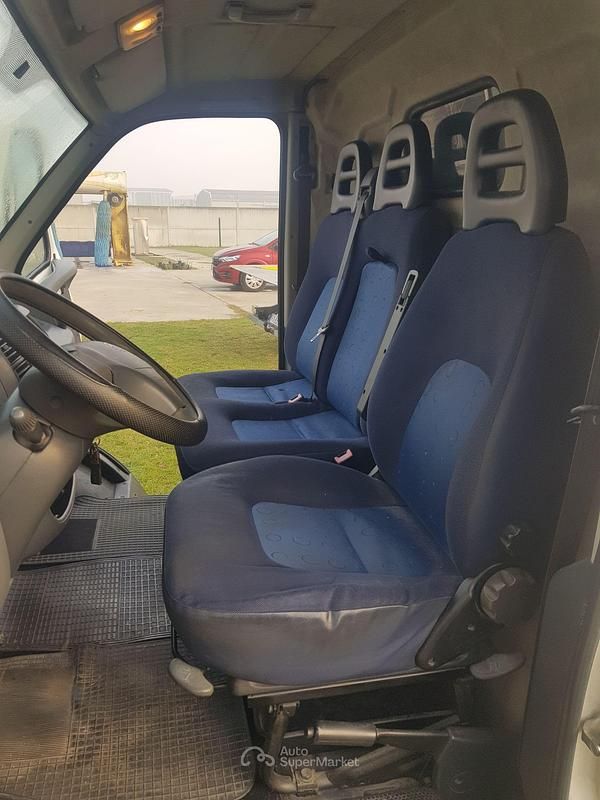 Usata Peugeot Boxer 101 CV (74 kW) 2004 Bianco Furgone