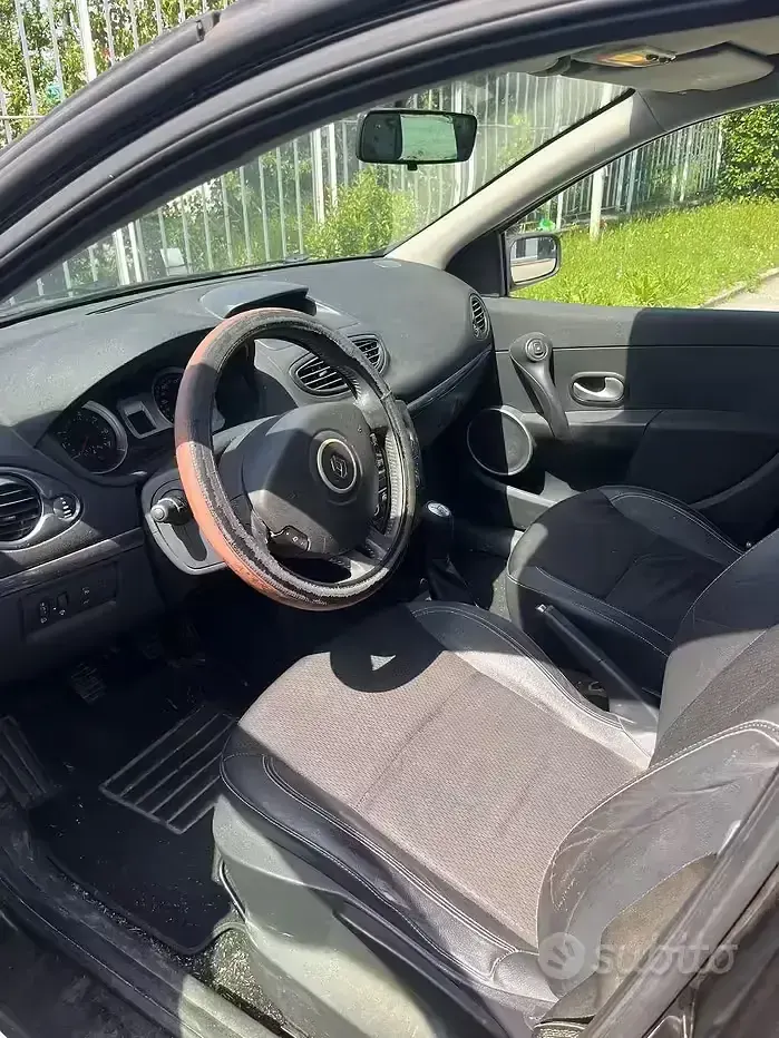 Usata Renault Clio II 75 CV (55 kW) 2007 Nero Berlina