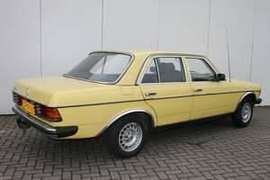 Usata Mercedes 200 76 CV (55 kW) 1982 Giallo Berlina