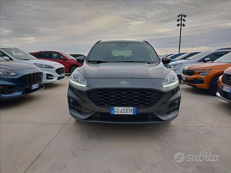 Usata Ford Kuga ST-Line 150 CV (110 kW) 2022 Grigio SUV