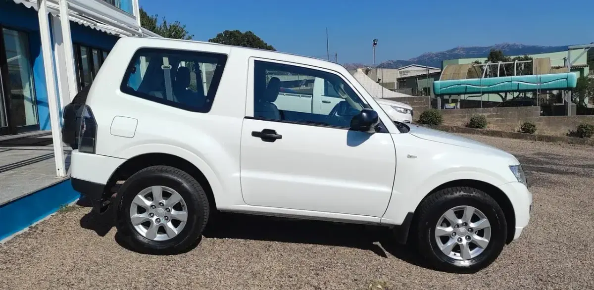 Usata Mitsubishi Pajero Invite 190 CV (139 kW) 2018 Bianco SUV